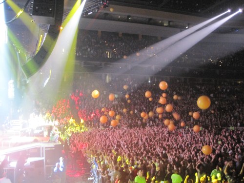 Balloons on the reprise of "Can't Hold Us." The last song of the night.